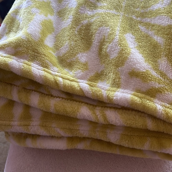 Nordstrom throw - Picture 3 of 3